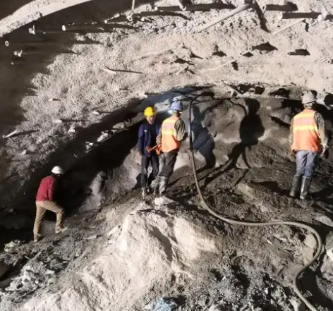 武穴拱顶带模注浆料的施工流程及注意事项